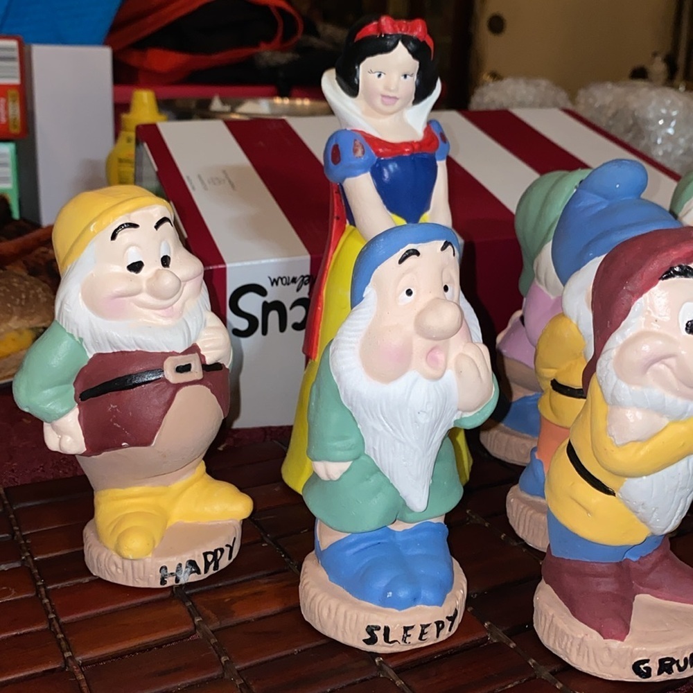 BX49 Snow White and the 7 dwarfs 
Snow-white 7.5”
Dwarfs 5-5.5” - Picture 4 of 6